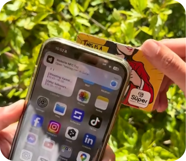 Image showing how to use the NFC card of mySmartpage with a smartphone.